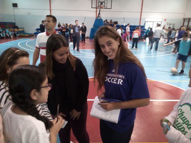 La deportista cartagenera Patricia Carrión comparte una jornada con doscientos escolares - 3, Foto 3