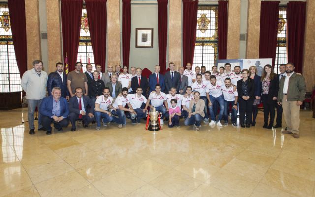 ElPozo Murcia FS ofrece la Copa del Rey al Ayuntamiento de Murcia y a la patrona, la Virgen de la Fuensanta - 1, Foto 1