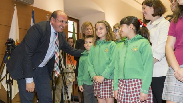 Pedro Antonio Sánchez: Los alumnos murcianos se educan en unos valores positivos que contribuyen a un futuro mejor - 1, Foto 1