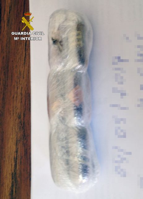 La Guardia Civil detiene in fraganti a una persona que intentaba introducir droga en el Centro Penitenciario Murcia-I - 2, Foto 2