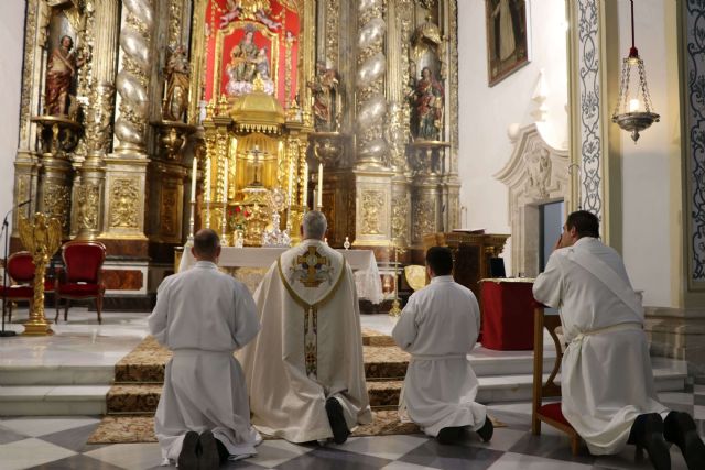 Mons. Chico comparte su testimonio en la vigilia por las vocaciones - 1, Foto 1