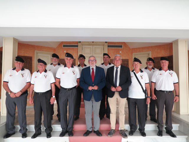 La Asociación de Veteranos Paracaidistas de Murcia visitan la Asamblea Regional - 1, Foto 1