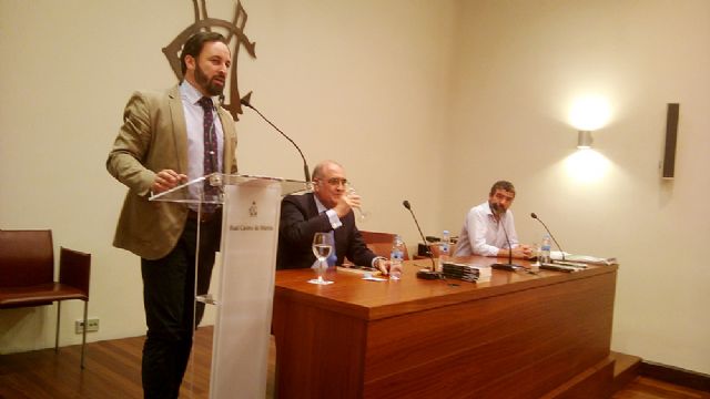 Santiago Abascal inicia la campaña electoral de VOX en Murcia aprovechando la presentación de su libro - 3, Foto 3