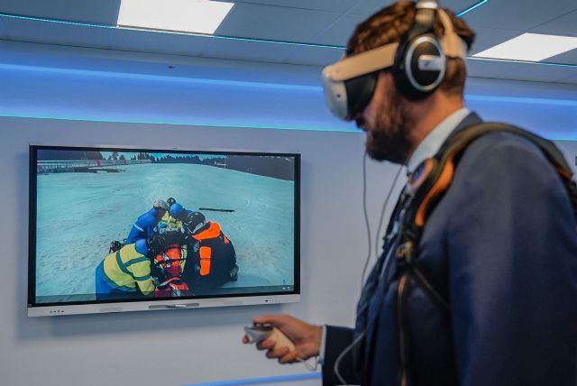 José Ángel inaugura el Aula de Realidad Virtual y Computación Espacial de la UCAM - 2, Foto 2