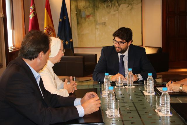 El presidente de la Comunidad recibe a la junta directiva de la Asociación Lares - 2, Foto 2