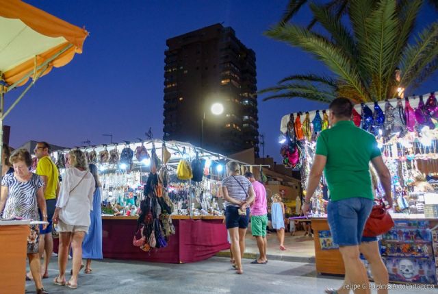 Vía Pública adjudica los cuatro puestos vacantes en el mercado de artesanía de la Plaza Bohemia de La Manga - 1, Foto 1