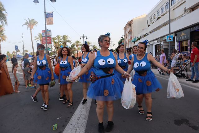 El desfile de carrozas llena de color y alegria las calles de San Pedro del Pinatar - 1, Foto 1