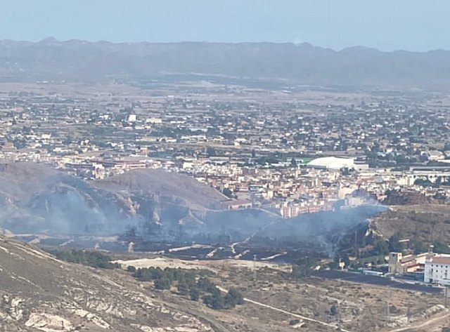 Incendio en la pedanía de El Río, Lorca Incendio en la pedanía de El Río, Lorca