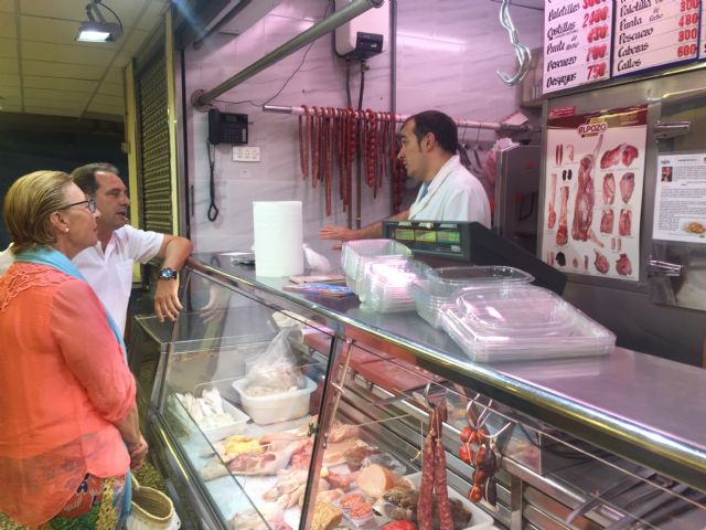 Comercio da los primeros pasos para la instalación de un gastromercado en la plaza de Saavedra Fajardo - 1, Foto 1