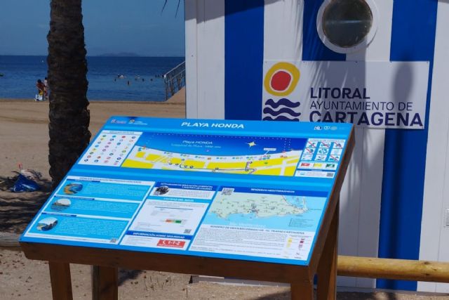 El Ayuntamiento renueva los paneles informativos de ocho playas del municipio cumpliendo con la normativa de accesibilidad - 1, Foto 1