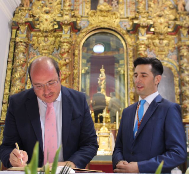 El presidente de la Comunidad asiste a la misa en honor a la Virgen de las Maravillas de Cehegín - 1, Foto 1