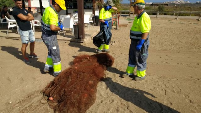 Retirada de redes ilegales en la playa del Vivero - 2, Foto 2