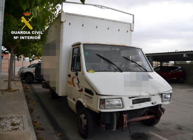 La Guardia Civil intercepta un camión con más de mil plantas de marihuana después de intentar darse a la fuga - 1, Foto 1