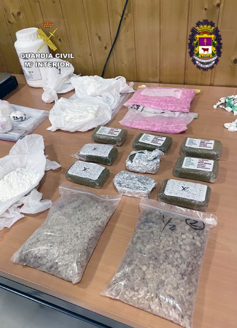 La Guardia Civil desmantela un grupo criminal que contaba con dos laboratorios y tres puntos de manipulación y distribución de cocaína y otros estupefacientes - 4, Foto 4