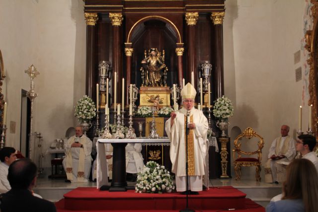 Religión . Sevilla . Monseñor José Ángel Saiz Meneses al inicio de la misa bendijo las obras de la restauración de la  Real Ermita de San Gregorio y las capillas laterales de las hermandades de la Soledad y de la Vera-Cruz - 4, Foto 4