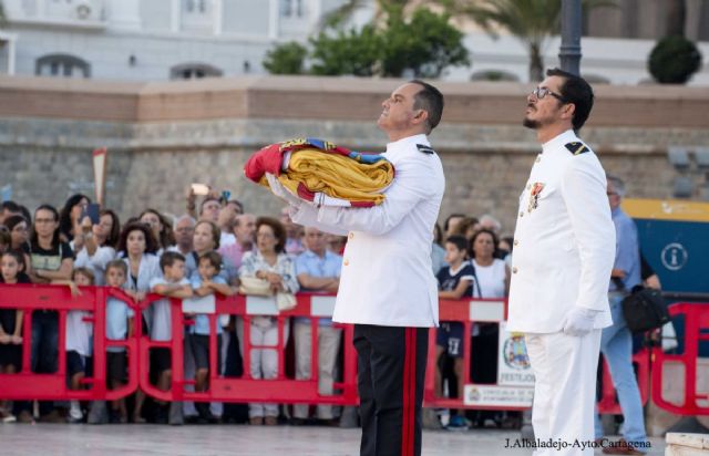 El Arriado de bandera destaco entre los actos celebrados con motivo del Día de la Fiesta Nacional - 2, Foto 2