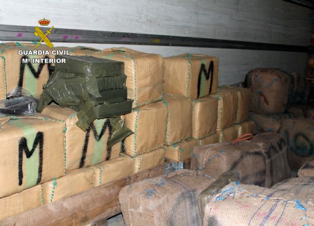 La Guardia Civil desmantela una organización criminal dedicada al tráfico de hachís a nivel internacional - 2, Foto 2