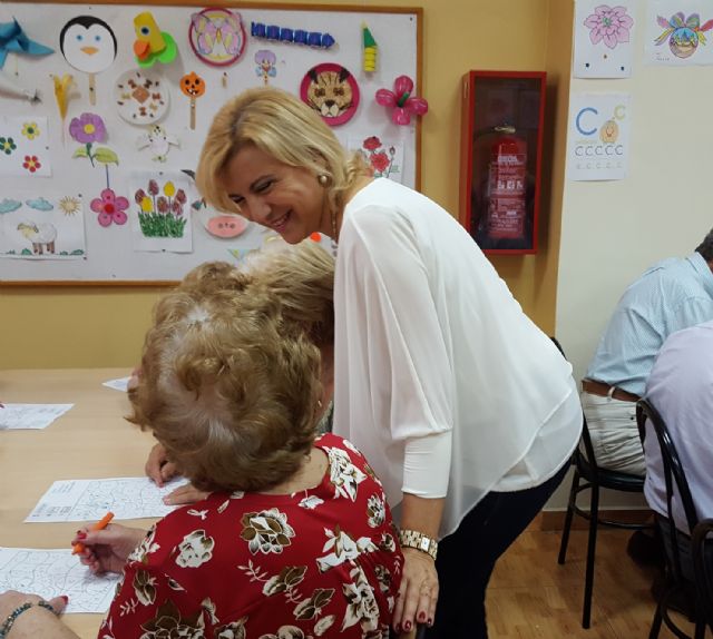 La Comunidad amplía las plazas para enfermos de alzhéimer en el Centro de Día ´La Blanca Paloma´ - 1, Foto 1