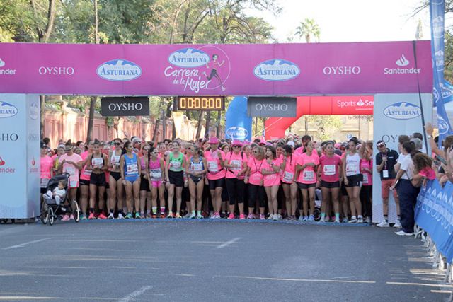 Nueva y exitosa edición de la Carrera de la Mujer de Sevilla, en una jornada a la vez festiva, deportiva y con fines solidarios y que ha contado con la presencia de casi 7.000 participantes - 1, Foto 1