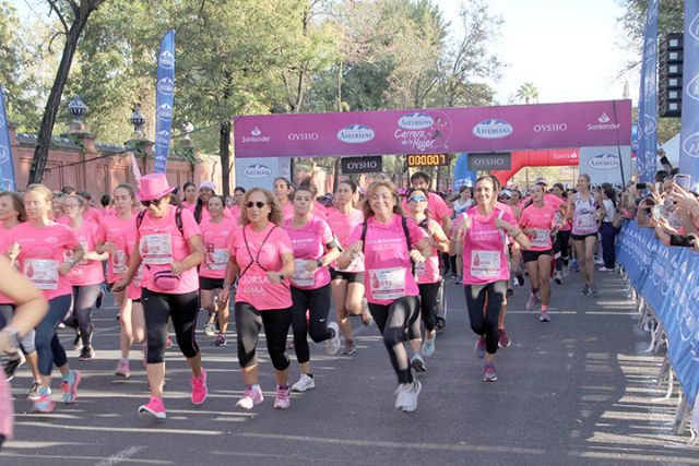 Nueva y exitosa edición de la Carrera de la Mujer de Sevilla, en una jornada a la vez festiva, deportiva y con fines solidarios y que ha contado con la presencia de casi 7.000 participantes - 2, Foto 2