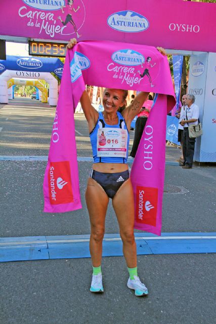 Nueva y exitosa edición de la Carrera de la Mujer de Sevilla, en una jornada a la vez festiva, deportiva y con fines solidarios y que ha contado con la presencia de casi 7.000 participantes - 4, Foto 4