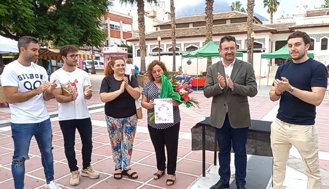 El mercadillo artesanal emprendió nueva temporada con Antonio Caruso en la memoria - 1, Foto 1