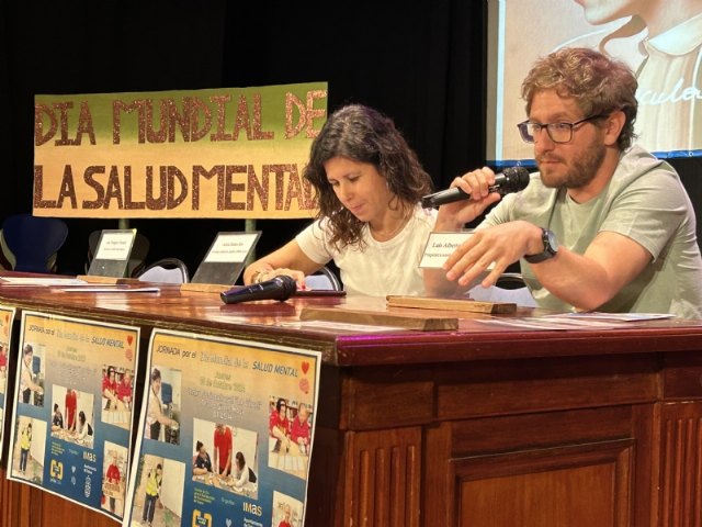 Totana celebra una Jornada de Concienciación para conmemorar el Día Mundial de la Salud Mental, organizada por el Centro de Día Princesa Leticia, Foto 2