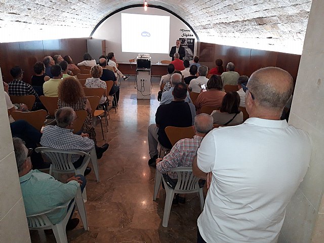 El interés por el Día Europeo del Arte Rupestre queda patente en la conferencai ofrecida por el arqueólogo municipal Joaquín Salmerón - 1, Foto 1