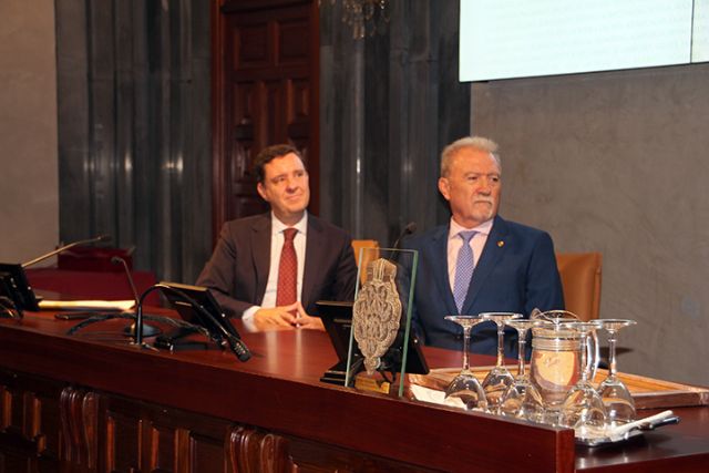 Sociedad. Sevilla . Este año el X Galardón “Aldabón de Sevilla” de la Federación Sevilla de Casas Regionales y Provinciales ha recaído en Don José Miguel Carbajo Selle, director de Cáritas Diocesana - 5, Foto 5