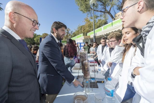 López Miras remarca la importancia de fomentar vocaciones científicas en los jóvenes para solucionar los desafíos de nuestro tiempo - 3, Foto 3