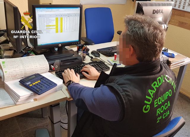 La Guardia Civil detiene a dos personas dedicadas a cometer estafas en el sector agrícola - 1, Foto 1