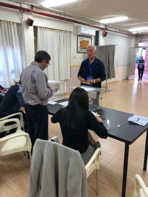 Normalidad en el inicio de la jornada electoral en Alcantarilla - 1, Foto 1