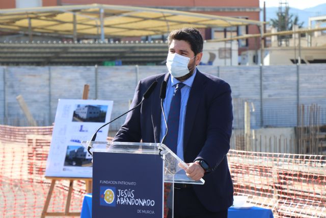 López Miras preside el acto de colocación de la primera piedra del nuevo edificio para talleres de Jesús Abandonado - 2, Foto 2