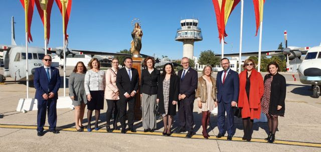 Miembros de la corporación municipal participan en los actos de la Base Aérea con motivo de la festividad de la Virgen de Loreto - 4, Foto 4