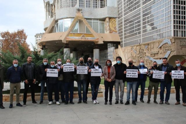 Podemos acusa a López Miras y Serrano de dejar tirados a 40 conductores de Latbus no subrogados por las nuevas concesionarias - 2, Foto 2