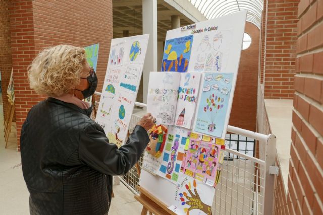 Los niños y niñas recrean sus inquietudes y retos de futuro en la exposición ´Voces de la Infancia´ - 1, Foto 1