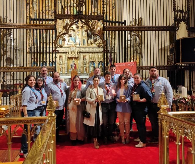 La 'Luz de la Paz de Belén' se distribuye en la Catedral a delegaciones de scouts de toda España - 1, Foto 1