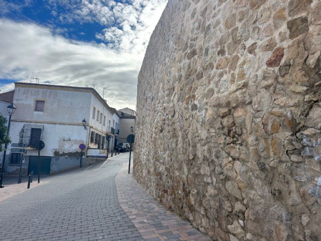 El PSOE insta al equipo de gobierno de Partido Popular y Vox a actuar con urgencia en la conservación de la Muralla Medieval de Lorca - 3, Foto 3