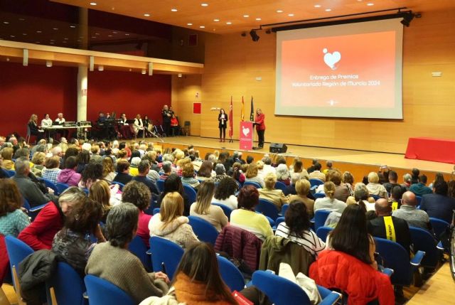 La Comunidad destaca en unas jornadas el poder transformador de la ayuda desinteresada que ofrecen 16.000 voluntarios en la Región - 3, Foto 3