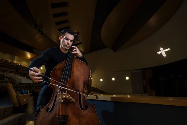 El solista de contrabajo de la Orquesta Sinfónica de la Región, Andrea Rescaglio, interpreta a Bottesini en el Auditorio regional - 1, Foto 1