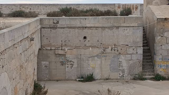 El mal estado del castillo de San Julián suscita las críticas de MC Cartagena, que alerta de un nuevo riesgo para la estabilidad del monumento - 1, Foto 1