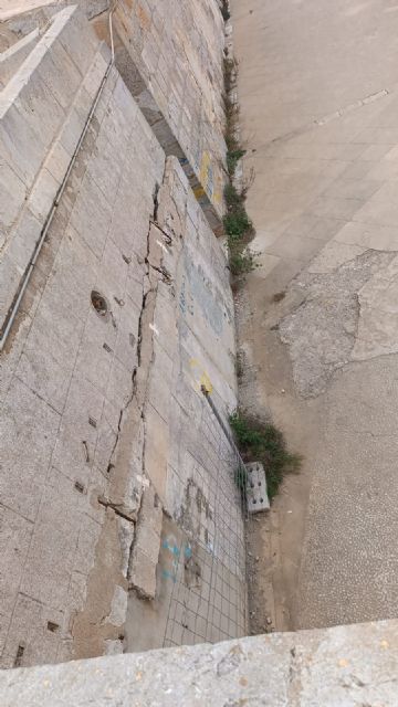 El mal estado del castillo de San Julián suscita las críticas de MC Cartagena, que alerta de un nuevo riesgo para la estabilidad del monumento - 3, Foto 3