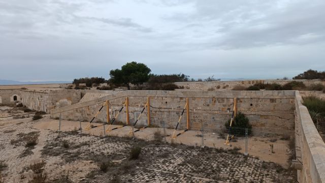 El mal estado del castillo de San Julián suscita las críticas de MC Cartagena, que alerta de un nuevo riesgo para la estabilidad del monumento - 4, Foto 4