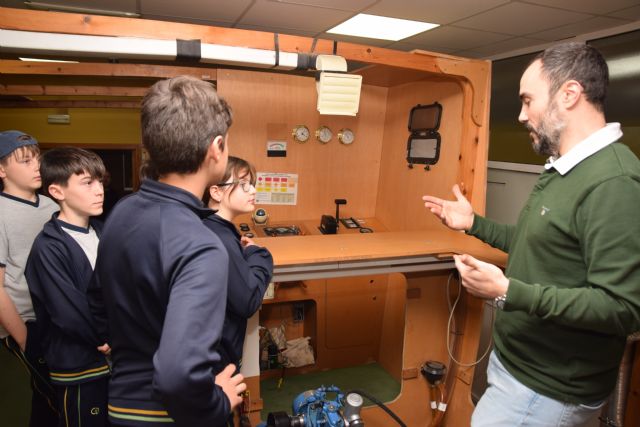 Alumnos de Primaria de Alcoy participan en los talleres de la UPCT con nociones sobre la construcción de un submarino - 1, Foto 1