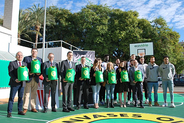 La primera pista de baloncesto reformada con vidrio reciclado llega a la Región de Murcia - 1, Foto 1