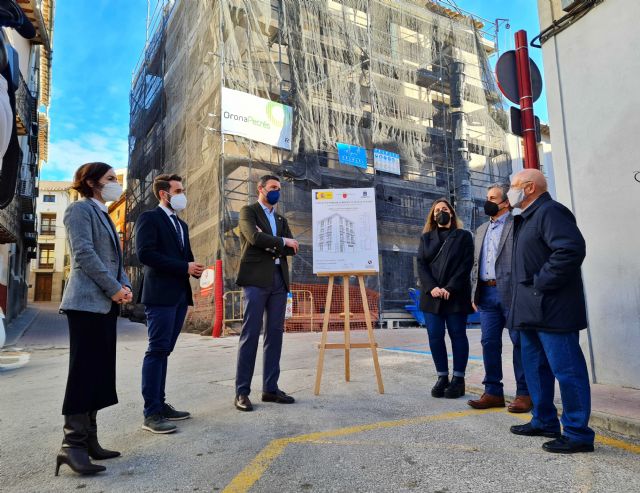 Un edificio de la plaza de Santa Teresa se rehabilita con una ayuda del Plan de Vivienda dentro de las acciones de revitalización del casco histórico de Caravaca - 1, Foto 1