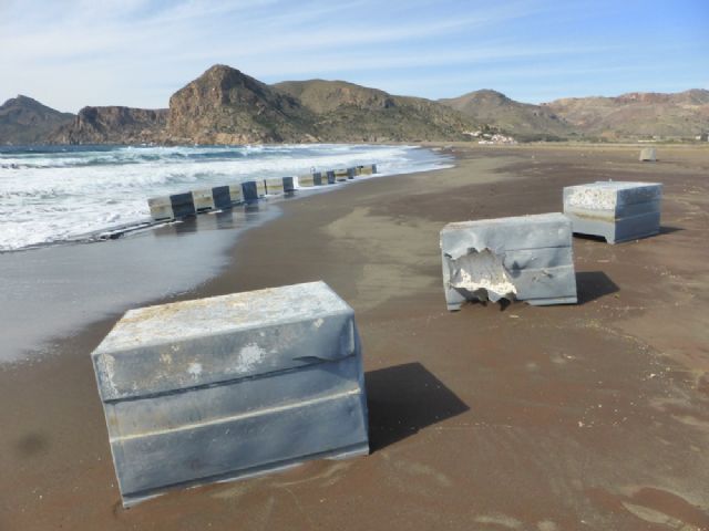 Residuos aparecidos en las dunas fósiles de Calblanque y en Portmán / J. Benedicto, Foto 1