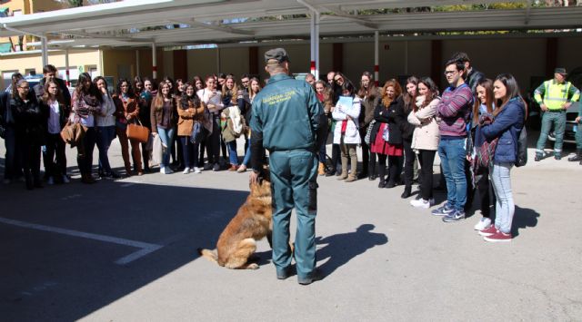 La Guardia Civil recibe la visita de alumnos de Criminología de la UMU - 1, Foto 1