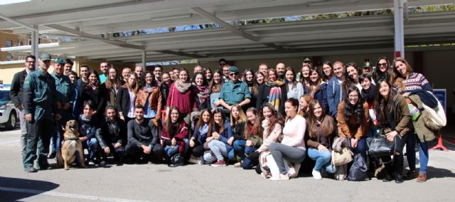 La Guardia Civil recibe la visita de alumnos de Criminología de la UMU - 3, Foto 3