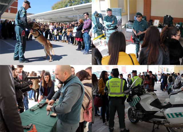 La Guardia Civil recibe la visita de alumnos de Criminología de la UMU - 4, Foto 4